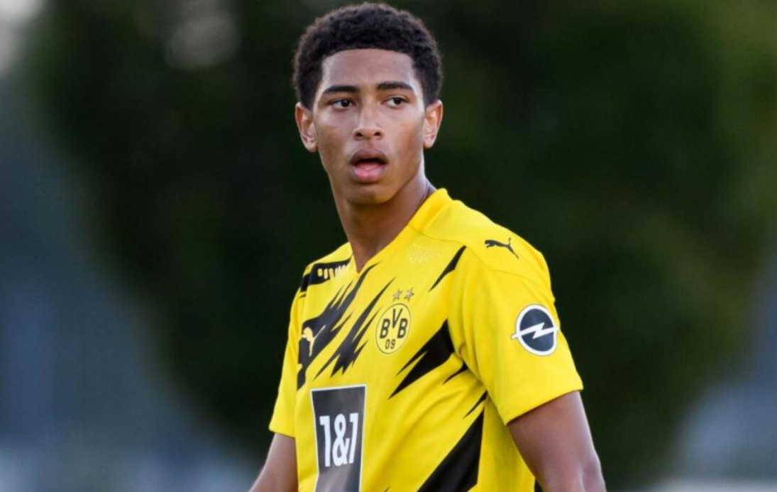 贡献两双表现！埃迪关键时刻盖帽＆进攻篮板帮助灰熊拿下比赛（埃迪砍下两双，关键大帽+前场篮板助灰熊取胜）