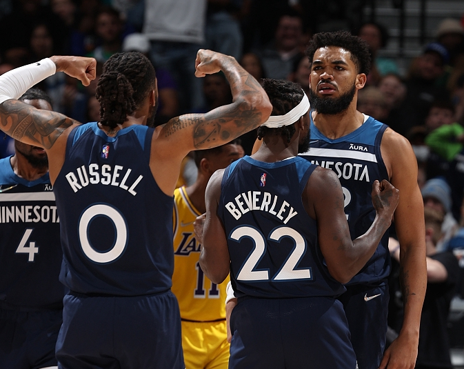 NBA球员交易动态及球队影响（NBA球员转会动向与球队格局变化）