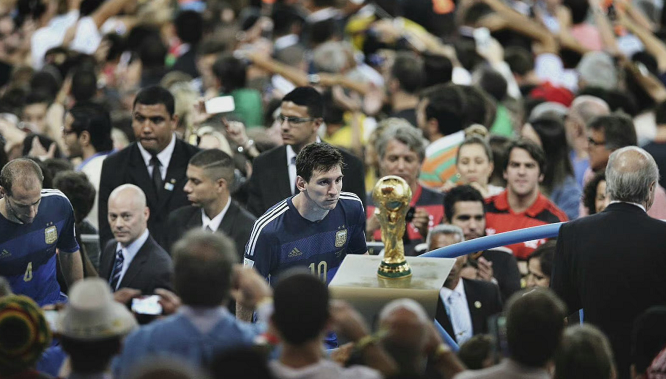 卡西利亚斯：皇马现在是联赛第一，不明白为什么要批评阿隆索（卡西利亚斯不解：皇马领跑联赛，为何还要批评阿隆索）