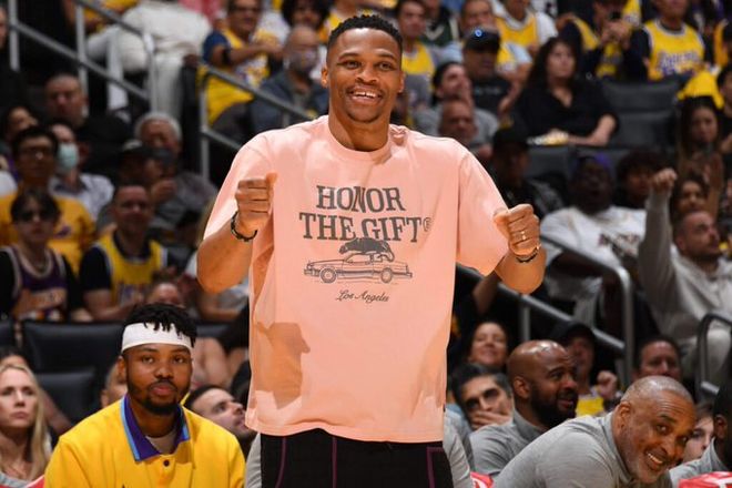 0-2！3-2！费内巴切女排夺冠瓦尔加斯MVP博斯科维奇24分难救主（从0-2到3-2，费内巴切女排逆转封冠：瓦尔加斯当选MVP，博斯科维奇砍24分无力回天）