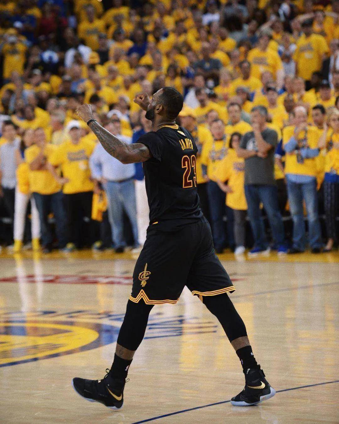 重回巅峰？内马尔17分钟戴帽助桑托斯赢球，赛后透露自己未来去向（内马尔17分钟戴帽助桑托斯取胜，赛后自曝下一站：重返巅峰在路上？）