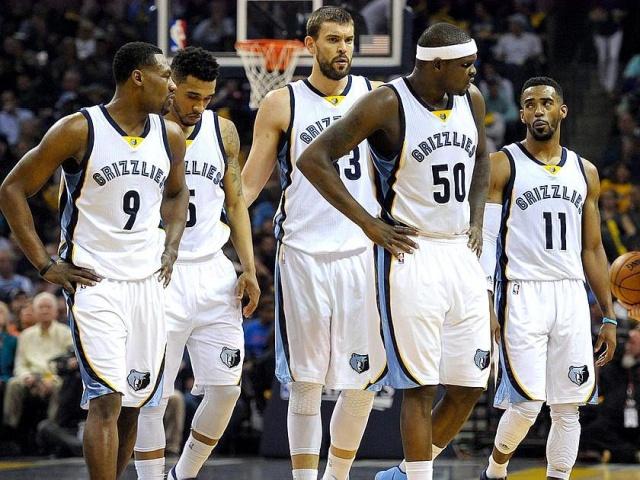 欧冠：巴黎2-0轻取泽尼特（欧冠：巴黎两球零封泽尼特）