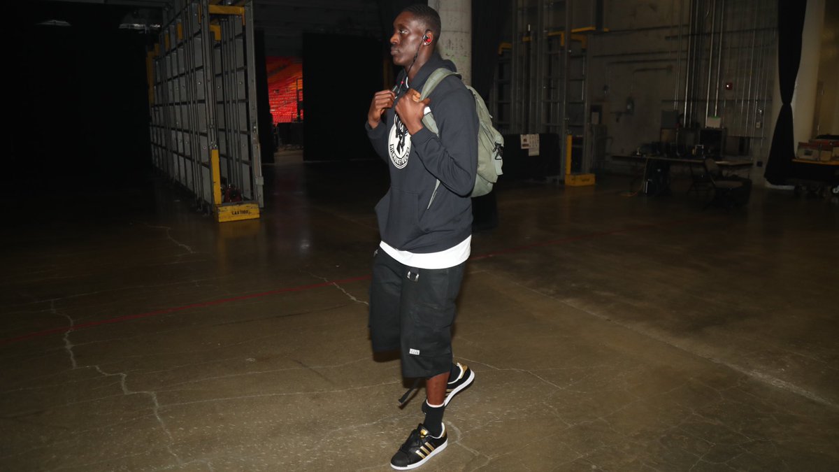 机敏前插破门，当选全场最佳，芒特越踢越好了，继续加油！（机敏插上破门，荣膺全场最佳，芒特状态蒸蒸日上，继续加油！）