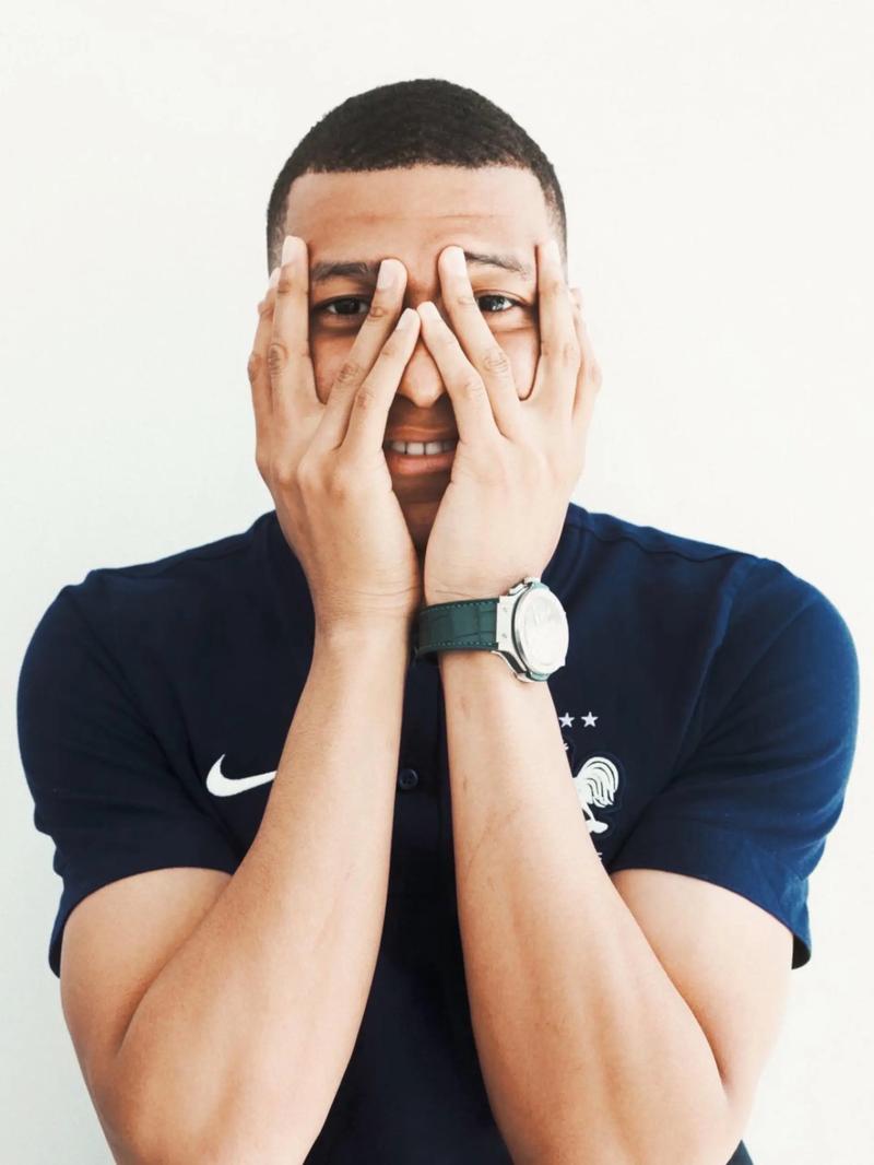 浮嶋敏：邝兆镭没出场是因为轮换；每场比赛我们都全力争胜（浮嶋敏谈用人：邝兆镭缺阵因轮换，球队每战全力求胜）