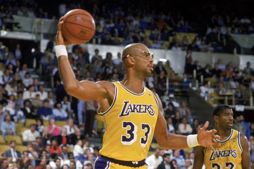 莱比锡6-0大胜法兰克福，迪奥曼德戴帽，鲍姆加特纳一射两传（莱比锡6-0横扫法兰克福：迪奥曼德上演帽子戏法，鲍姆加特纳1球2助攻）